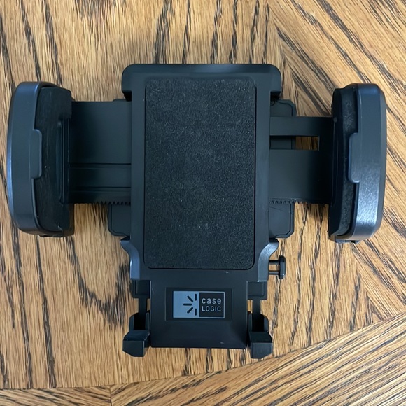 New Case Logic Car Mount Kit for Mobile Phones (Universal) - Picture 6 of 13